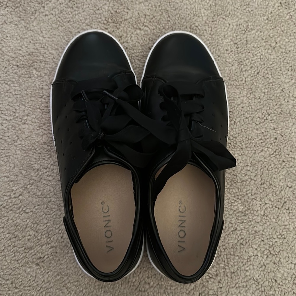 Vionic black leather sneaker with ribbon laces 7
